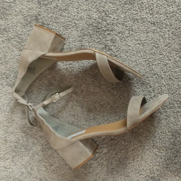Size 10 Steve Madden Grey Suede Sandals - Picture 3 of 6
